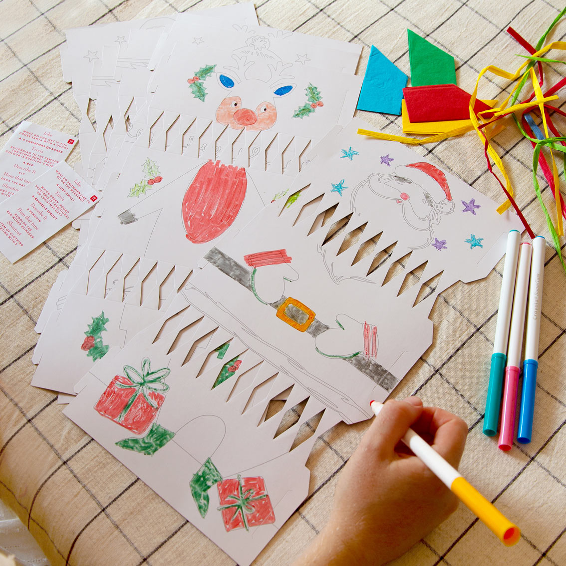 Make Your Own Christmas Crackers &amp; Place Cards - 8 Pack