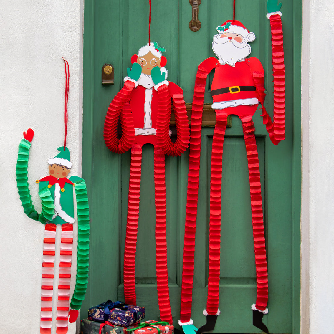 Mr &amp; Mrs Claus Hanging Decorations - 2 Pack