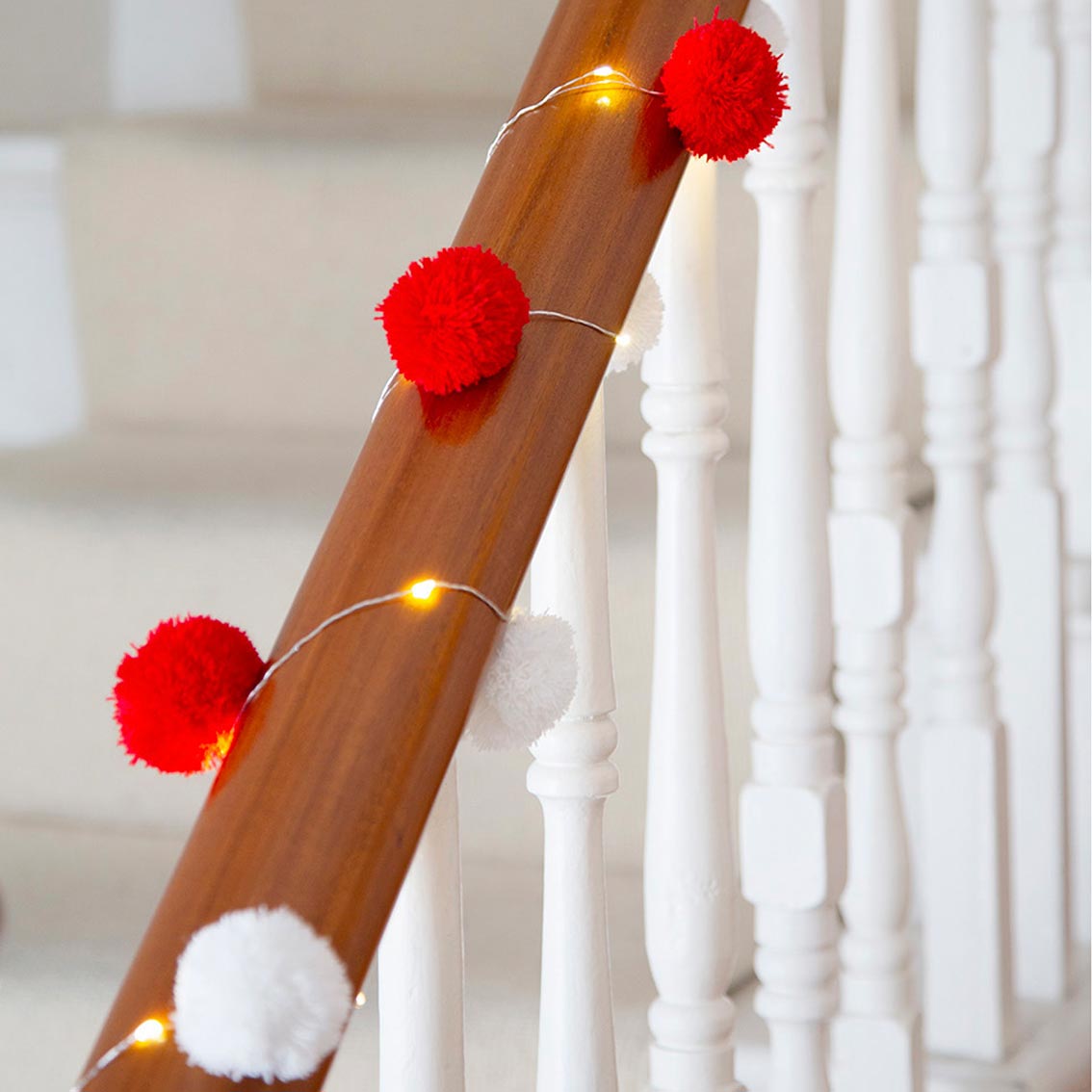 Red And White Pom Pom Lights, 20 LED, 2m