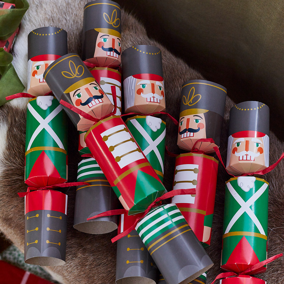 Botanical Nutcracker Christmas Crackers (6 pack)